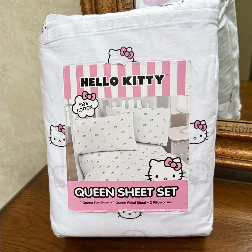 Hello Kitty Queen Sheet Set - Pink and White.